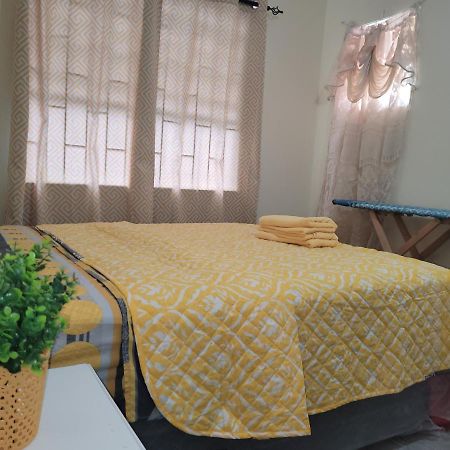 Вілла Kensington Oval- 2 Bed 1 Bath Бриджтаун Екстер'єр фото