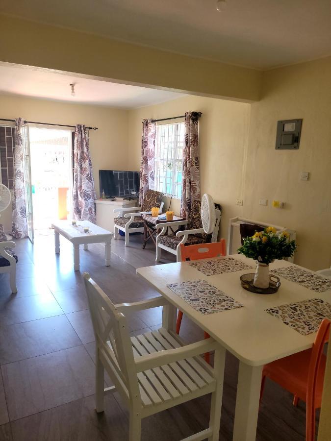 Вілла Kensington Oval- 2 Bed 1 Bath Бриджтаун Екстер'єр фото